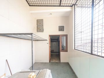 Rumah Luas 6 Kamar Tidur 10 Mnt ke Green Sedayu Mall Siap KPR J-51104