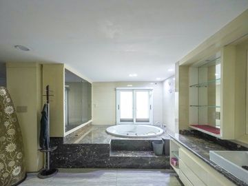Rumah Luas 6 Kamar Tidur 10 Mnt ke Green Sedayu Mall Siap KPR J-51104