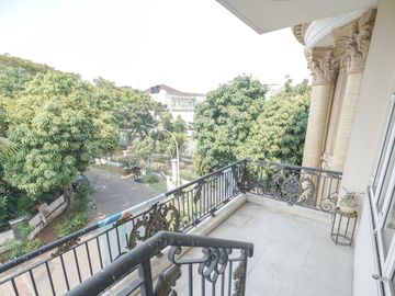 Rumah Luas 6 Kamar Tidur 10 Mnt ke Green Sedayu Mall Siap KPR J-51104