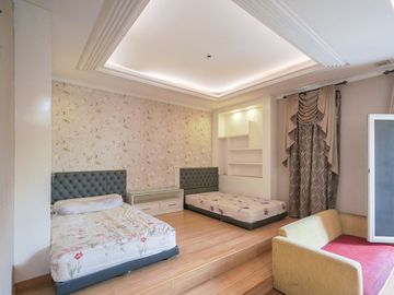 Rumah Luas 6 Kamar Tidur 10 Mnt ke Green Sedayu Mall Siap KPR J-51104