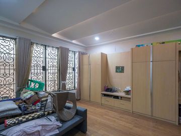 Rumah Luas 6 Kamar Tidur 10 Mnt ke Green Sedayu Mall Siap KPR J-51104