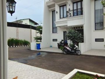 Rumah di Pondok Gede Bekasi lokasi strategis bebas banjir siap huni