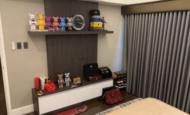 Condominium 2 Bedrooms: 2 BR Condo For Sale in Edades Tower and Garden Villas Rockwell Makati City
