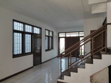 rumah 2 lantai pusat kota siap pakai kiara condong Bandung
