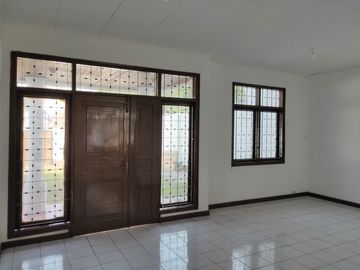 rumah 2 lantai pusat kota siap pakai kiara condong Bandung