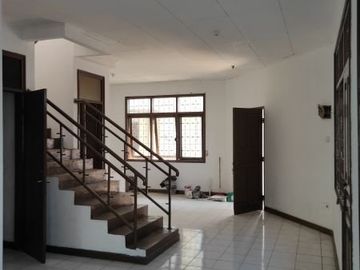 rumah 2 lantai pusat kota siap pakai kiara condong Bandung