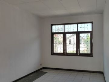 rumah 2 lantai pusat kota siap pakai kiara condong Bandung