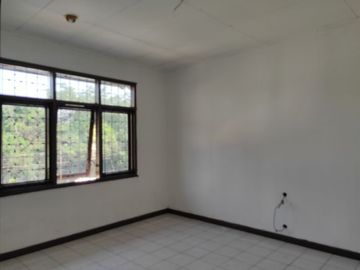 rumah 2 lantai pusat kota siap pakai kiara condong Bandung