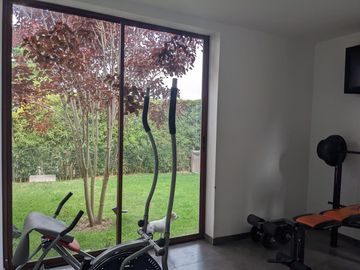 Espectacular casa  3 dormitorios (Opción a 4), Amplios jardines, Urbanización Privada, Nayón