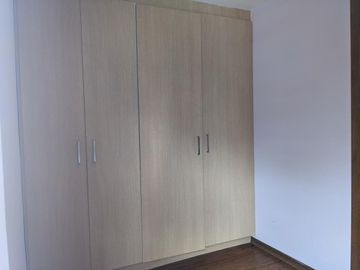 Espectacular casa  3 dormitorios (Opción a 4), Amplios jardines, Urbanización Privada, Nayón