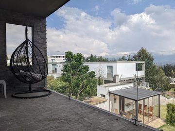 Espectacular casa  3 dormitorios (Opción a 4), Amplios jardines, Urbanización Privada, Nayón