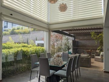 Espectacular casa  3 dormitorios (Opción a 4), Amplios jardines, Urbanización Privada, Nayón