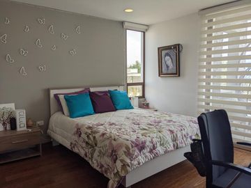 Espectacular casa  3 dormitorios (Opción a 4), Amplios jardines, Urbanización Privada, Nayón