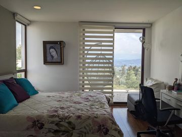 Espectacular casa  3 dormitorios (Opción a 4), Amplios jardines, Urbanización Privada, Nayón