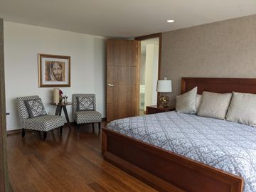Espectacular casa  3 dormitorios (Opción a 4), Amplios jardines, Urbanización Privada, Nayón