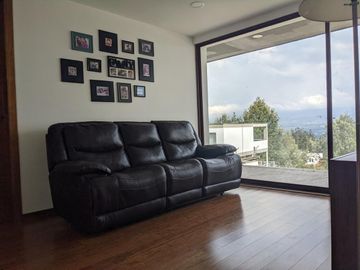 Espectacular casa  3 dormitorios (Opción a 4), Amplios jardines, Urbanización Privada, Nayón