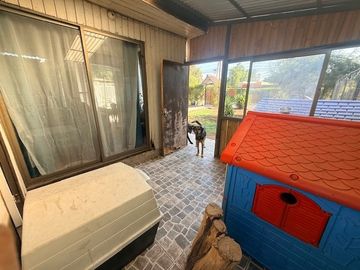 VENTA CASA CON AMPLIO TERRENO EN SECTOR DE HTOS FAMILIARES