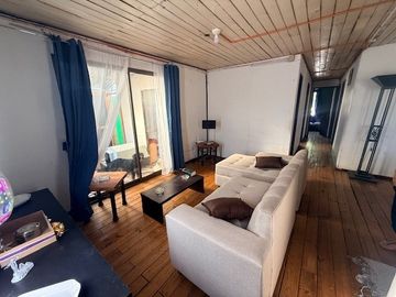 VENTA CASA CON AMPLIO TERRENO EN SECTOR DE HTOS FAMILIARES