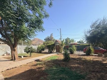 VENTA CASA CON AMPLIO TERRENO EN SECTOR DE HTOS FAMILIARES