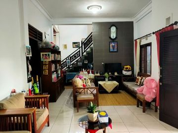 DIJUAL RUMAH CANTIK MURAH DILENGKAPI GAZEBO DI LANTAI 2