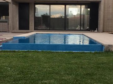 Casa-Quinta en dos plantas con Pileta y Quincho - 3 amb - Gran parque!!