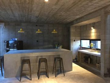 Casa-Quinta en dos plantas con Pileta y Quincho - 3 amb - Gran parque!!