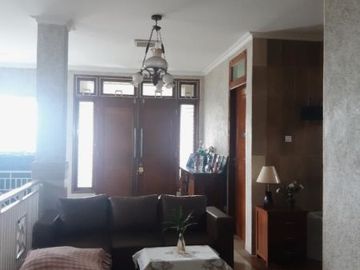 Dijual Rumah Lokasi Strategis di Jl. Raya Meruyung