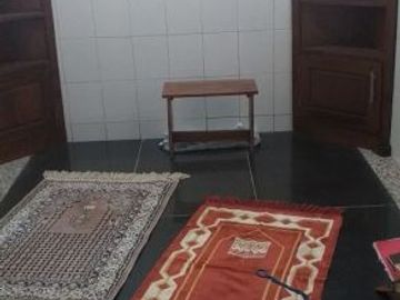 Dijual Rumah Lokasi Strategis di Jl. Raya Meruyung
