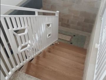 Dijual Rumah Lokasi Strategis di Jl. Raya Meruyung