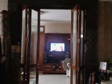 Dijual Rumah Lokasi Strategis di Jl. Raya Meruyung