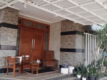 Dijual Rumah Lokasi Strategis di Jl. Raya Meruyung