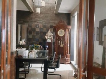 Dijual Rumah Lokasi Strategis di Jl. Raya Meruyung