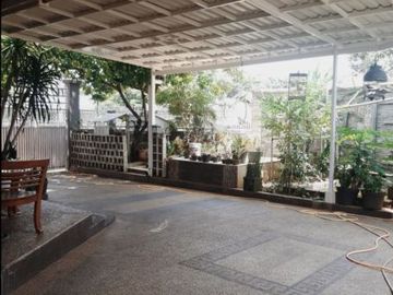 Dijual Rumah Lokasi Strategis di Jl. Raya Meruyung