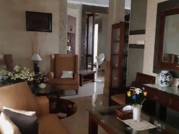 Dijual Rumah Lokasi Strategis di Jl. Raya Meruyung