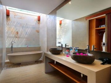 Jual Villa Hotel Mewah Dekat Pantai Daerah Sigar Penjalin Lombok