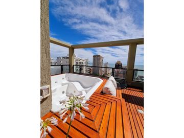 Departamento cuatro ambientes. Stella Maris. Terraza con jacuzzi.