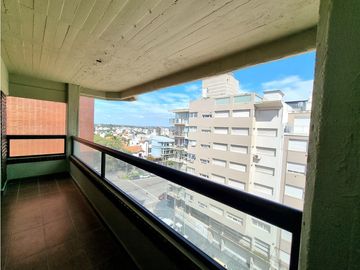 Departamento cuatro ambientes. Stella Maris. Terraza con jacuzzi.