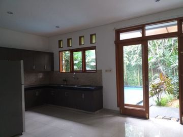 Disewakan Rumah Private Pool di Kemang Jakarta Selatan