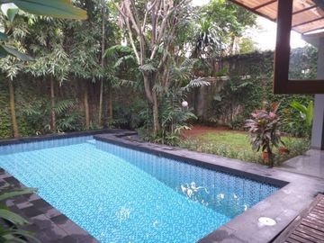Disewakan Rumah Private Pool di Kemang Jakarta Selatan
