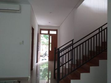 Disewakan Rumah Private Pool di Kemang Jakarta Selatan