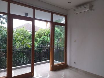 Disewakan Rumah Private Pool di Kemang Jakarta Selatan