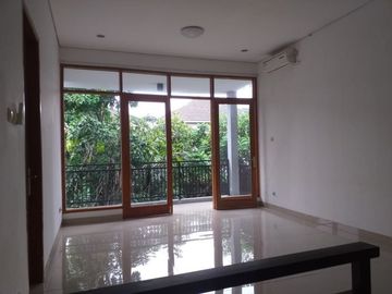 Disewakan Rumah Private Pool di Kemang Jakarta Selatan