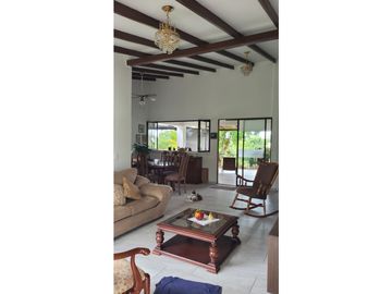 SE VENDE CASA CAMPESTRE EN EL CAIMO