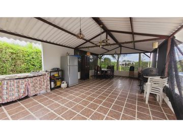 SE VENDE CASA CAMPESTRE EN EL CAIMO