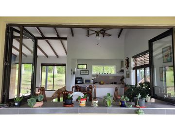 SE VENDE CASA CAMPESTRE EN EL CAIMO
