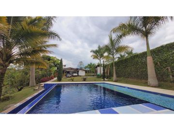SE VENDE CASA CAMPESTRE EN EL CAIMO