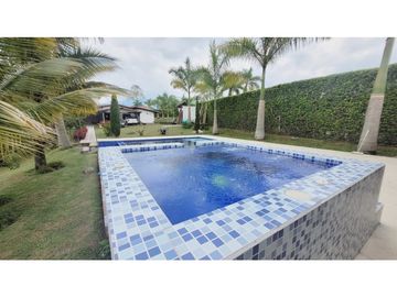 SE VENDE CASA CAMPESTRE EN EL CAIMO