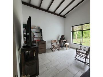 SE VENDE CASA CAMPESTRE EN EL CAIMO