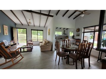 SE VENDE CASA CAMPESTRE EN EL CAIMO