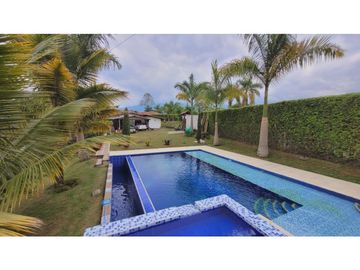 SE VENDE CASA CAMPESTRE EN EL CAIMO